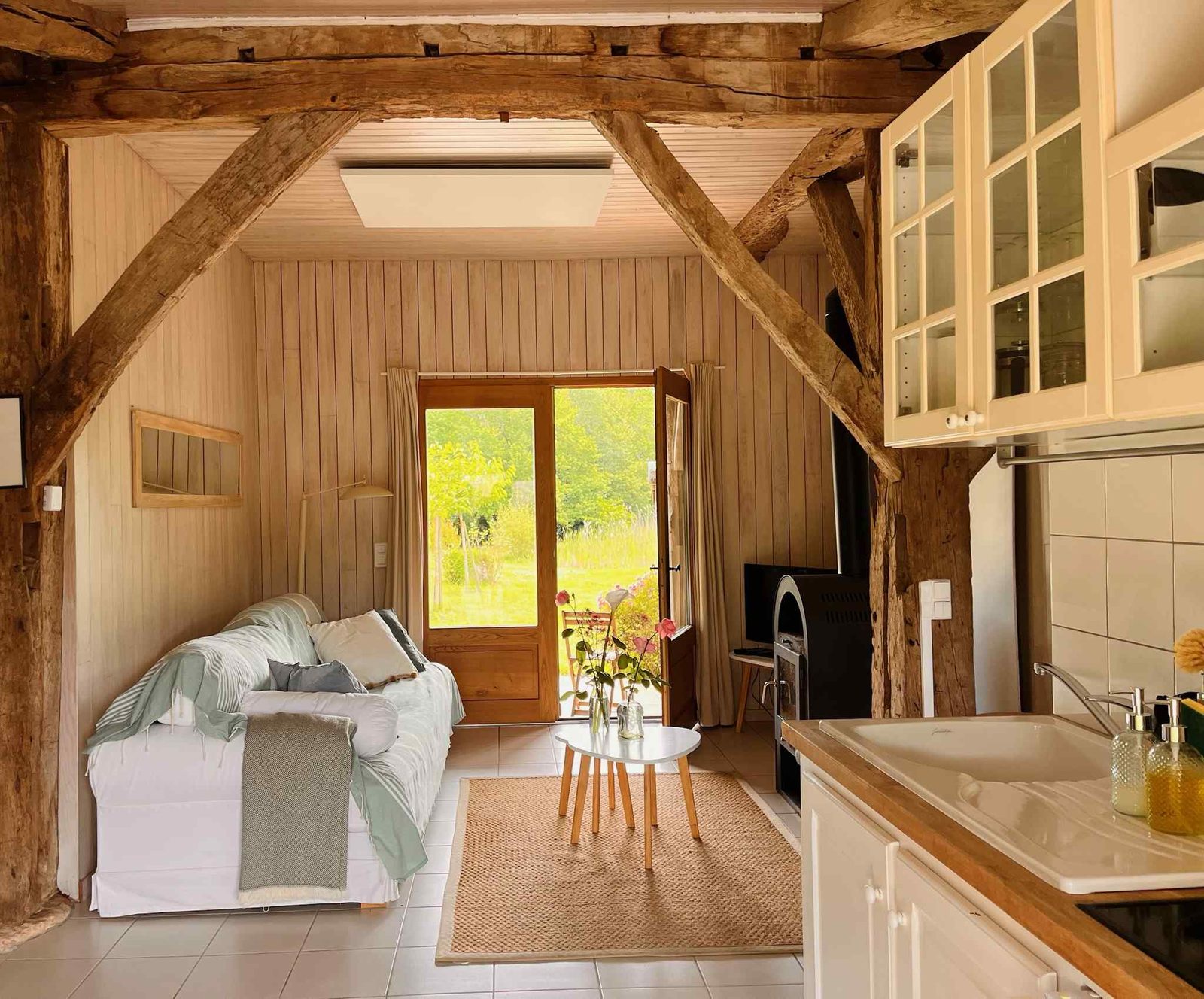 Le Gîte guest cottage at Chez Le Vigneron, Dordogne (5)